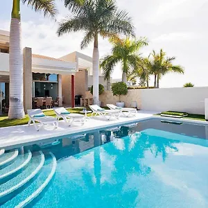 villa-natalie.adeje-hotels.com/
